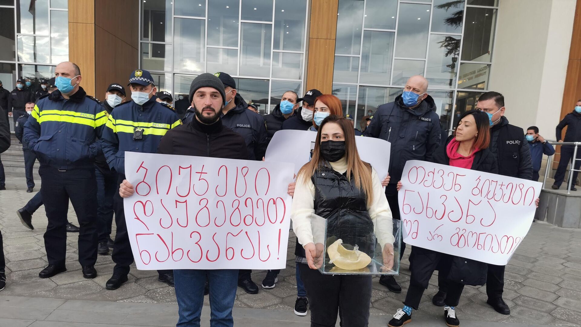 Оппозиция протестует в Зугдиди против принятия бюджета старым составом Сакребуло - Sputnik Грузия, 1920, 26.11.2021