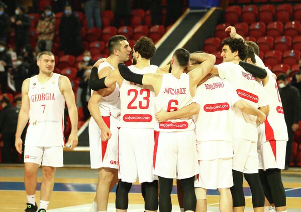 Теперь сборной Грузии по баскетболу 29 ноября предстоит на выезде сыграть с командой Испании. - Sputnik Грузия
