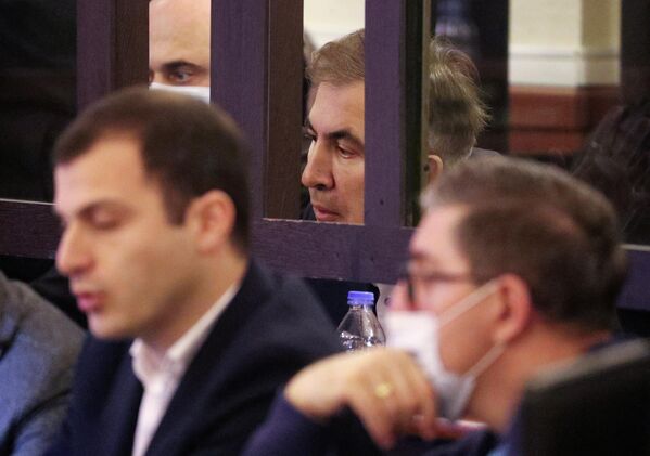 Сам Михаил Саакашвили заявил, что готов будет бороться до конца. Однако пока что он не может принимать активное участие в политической жизни страны. Хотя как символ он уже оказал влияние на внутриполитическую ситуацию в Грузии  - Sputnik Грузия