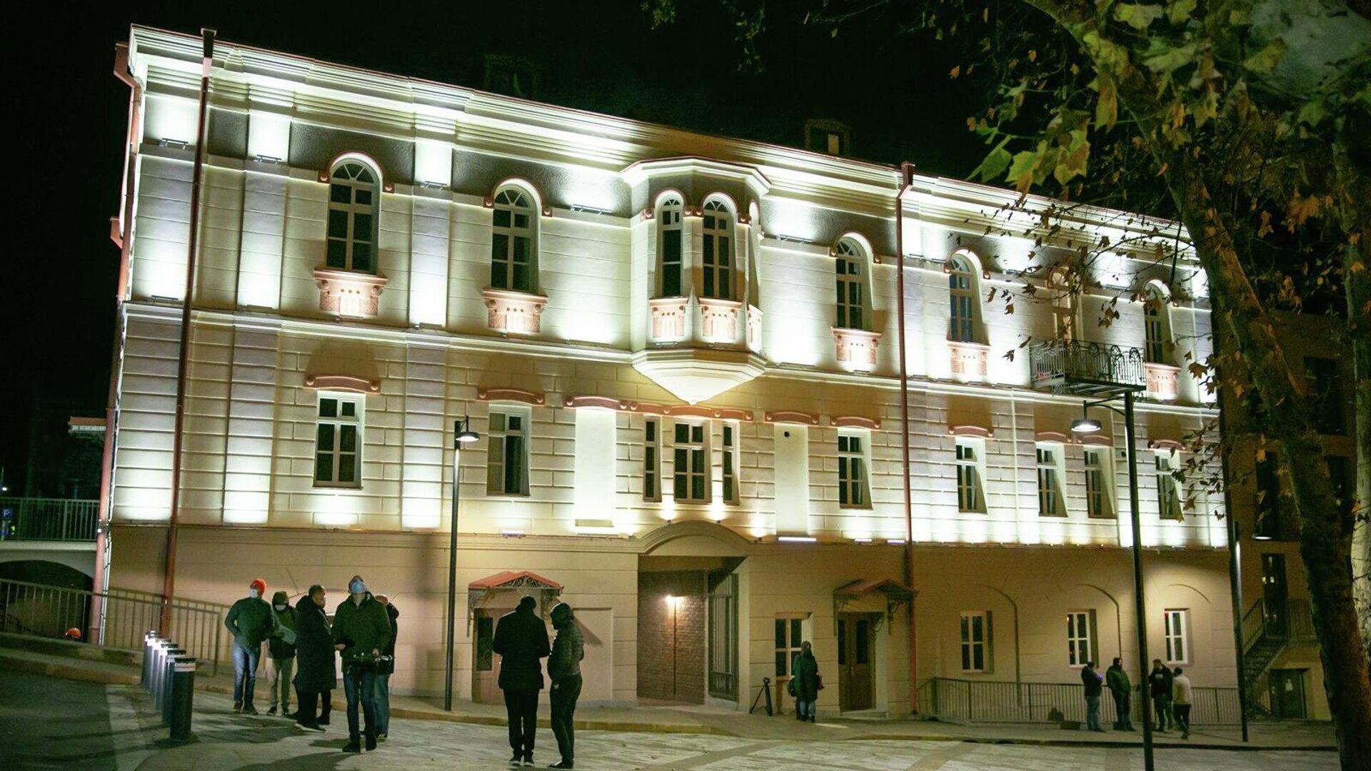 Отреставрированное здание на улице Пурцеладзе, близ площади Орбелиани
 - Sputnik Грузия, 1920, 02.12.2021