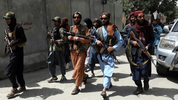 Боевики Талибана патрулируют район Вазир Акбар Хан в городе Кабул, Афганистан - Sputnik Грузия