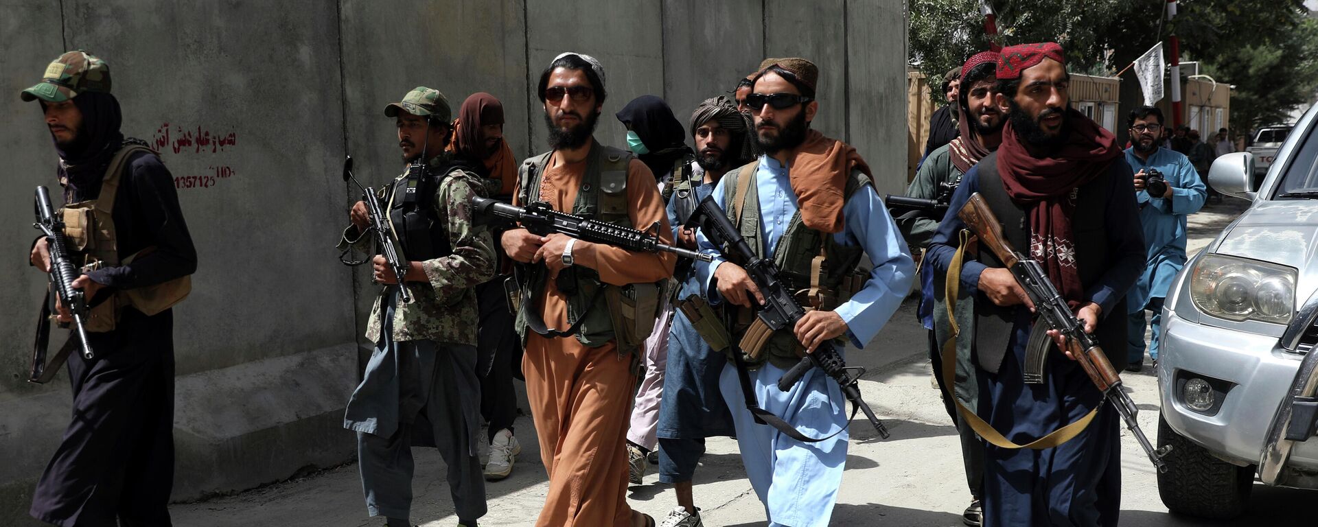 Боевики Талибана патрулируют район Вазир Акбар Хан в городе Кабул, Афганистан - Sputnik Грузия, 1920, 04.12.2021