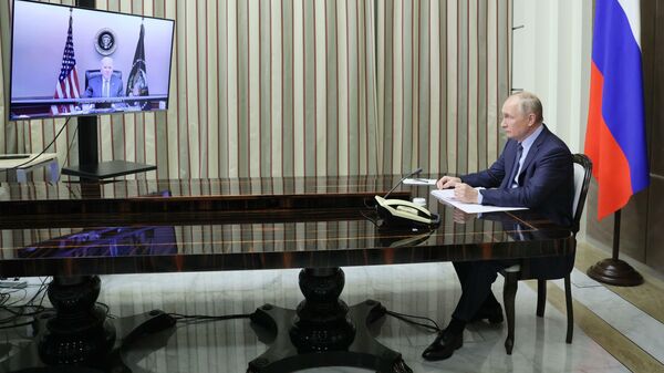 Прямая трансляция - Владимир Путин и Джо Байден проводят онлайн-встречу - Sputnik Грузия