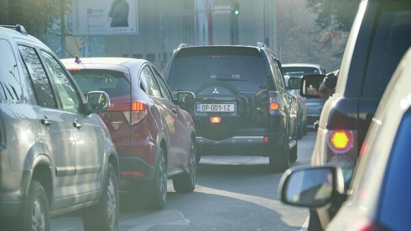 Автомобильная пробка в центре города в час пик - Sputnik Грузия