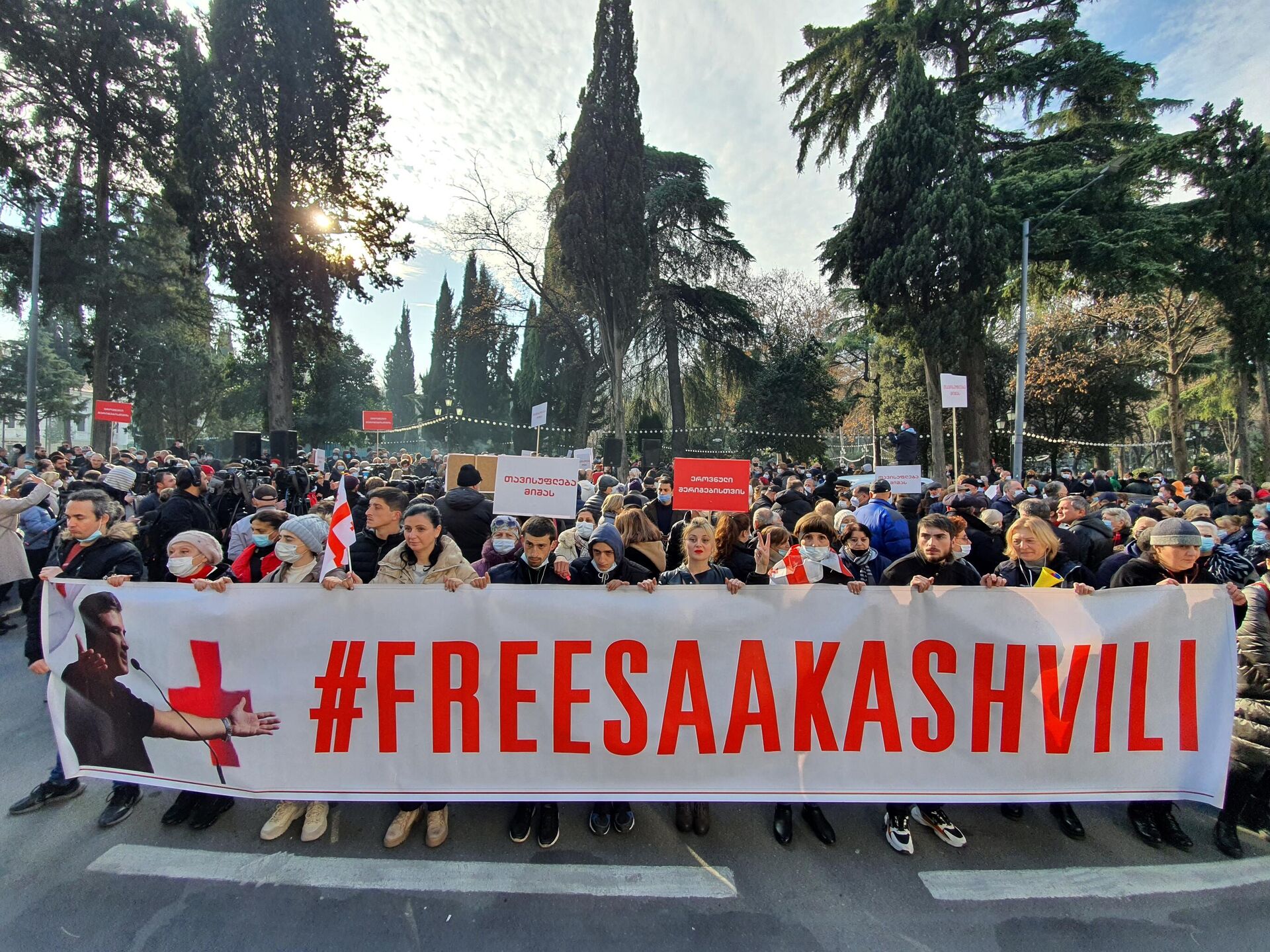  Акция протеста оппозиции и сторонников Саакашвили у резиденции президента Грузии 8 ноября 2021 года - Sputnik Грузия, 1920, 08.12.2021
