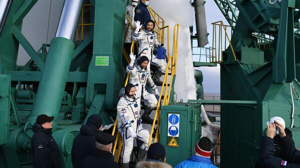 Корабль “Союз МС-20” с японскими туристами отправился в космос - видео - Sputnik Грузия
