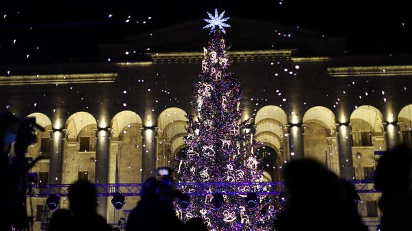Церемония зажжения огней на главной новогодней елке Грузии на проспекте Руставели - Sputnik Грузия