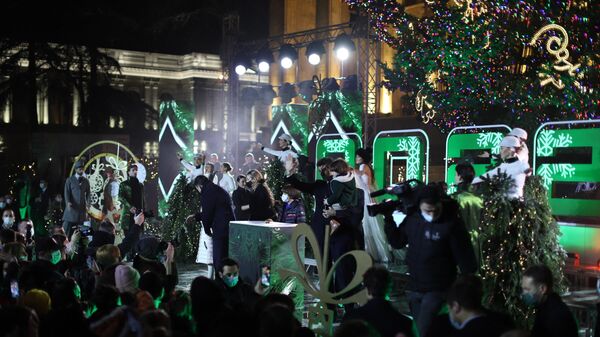 Церемония зажжения огней на главной новогодней елке Грузии на проспекте Руставели. Встреча Нового 2022 года - Sputnik Грузия