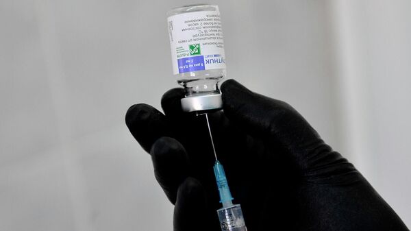 Кто распространяет фейки про вакцины от COVID-19 - видео - Sputnik Грузия