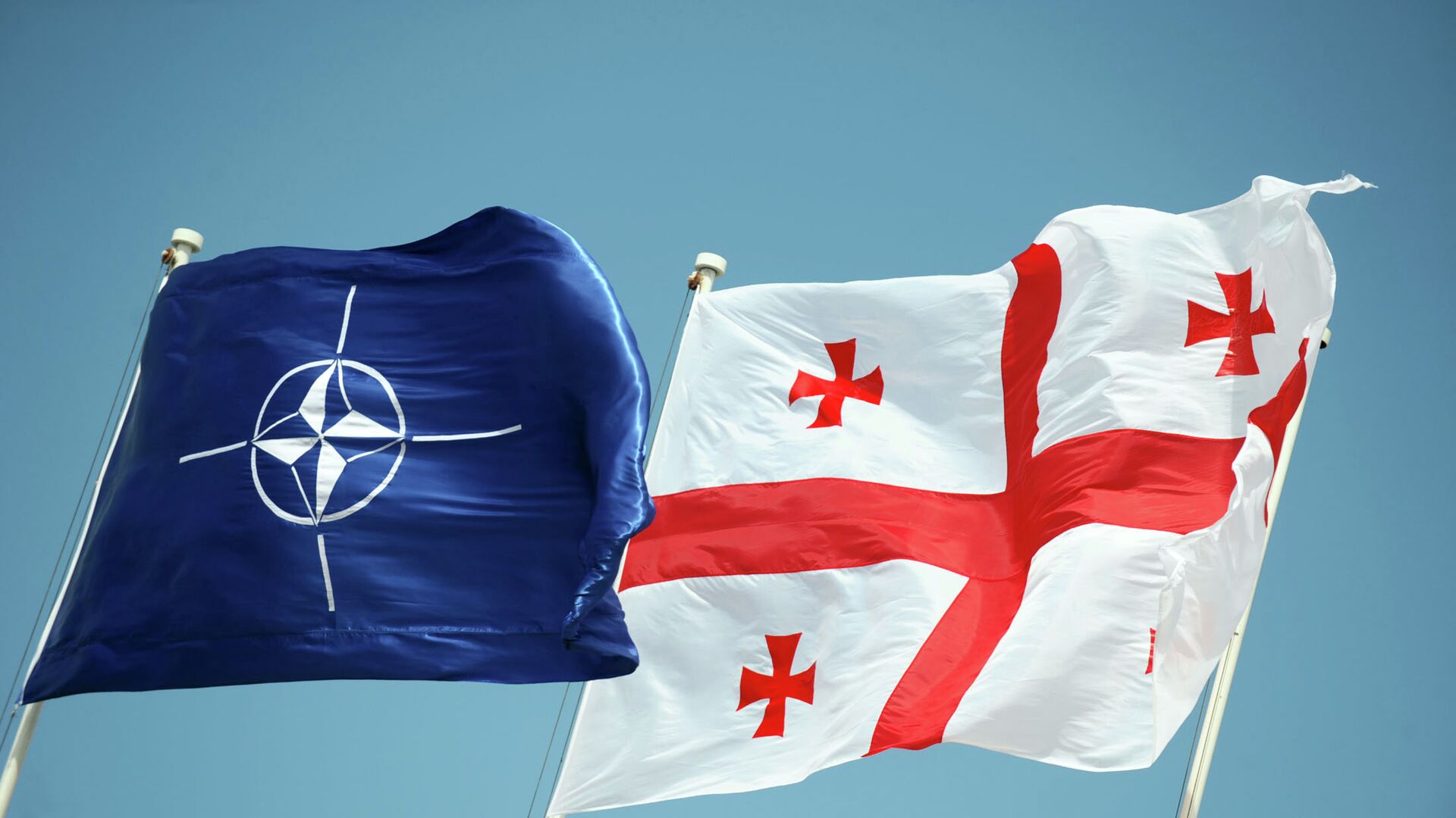 Флаги НАТО и Грузии - Sputnik Грузия, 1920, 16.12.2021