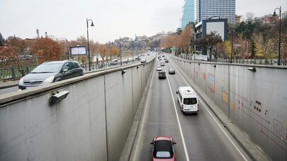 Вид на город Тбилиси - набережная, отели Редиссон и Билтмор