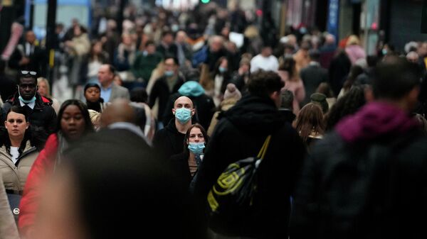 Пандемия коронавируса - распространение штамма омикрон, Лондон, Великобритания - Sputnik Грузия