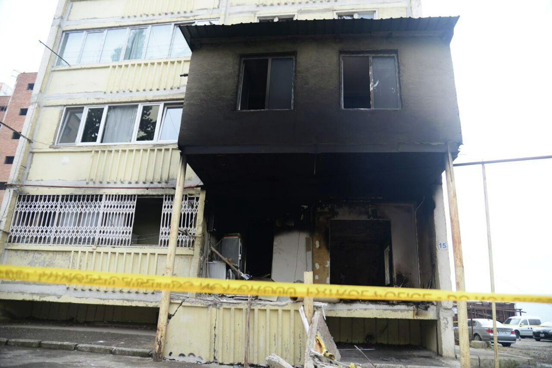 Последствия взрыва в жилом доме в районе Вазисубани в столице Грузии, 20 декабря 2021 года - Sputnik საქართველო, 1920, 20.12.2021