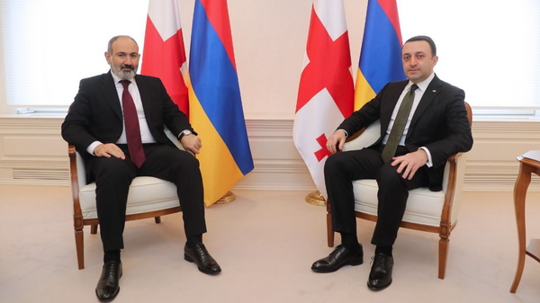 Ираклий Гарибашвили и Никол Пашинян на встрече в столице Грузии - Sputnik Грузия