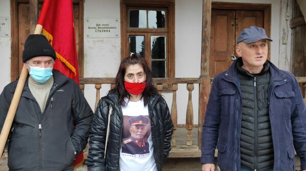 Акция сторонников Сталина в день рождения Иосифа Джугашвили в Гори 21 декабря 2021 года - Sputnik Грузия