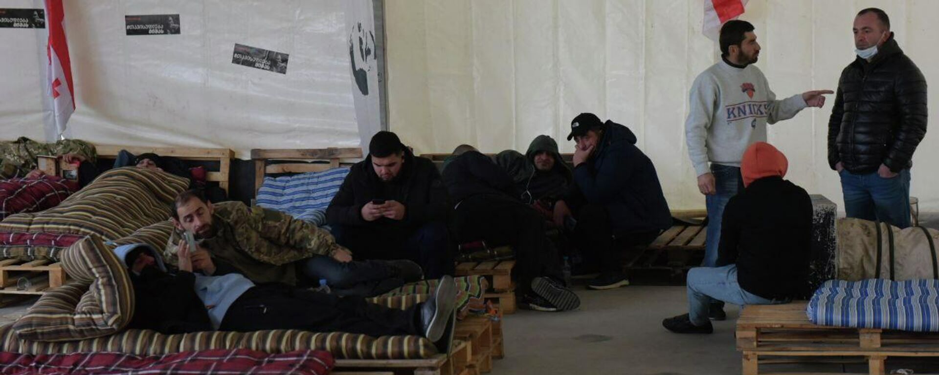 Голодающие в палатках у офиса Единого нацдвижения 22 декабря 2021 года - Sputnik Грузия, 1920, 22.12.2021