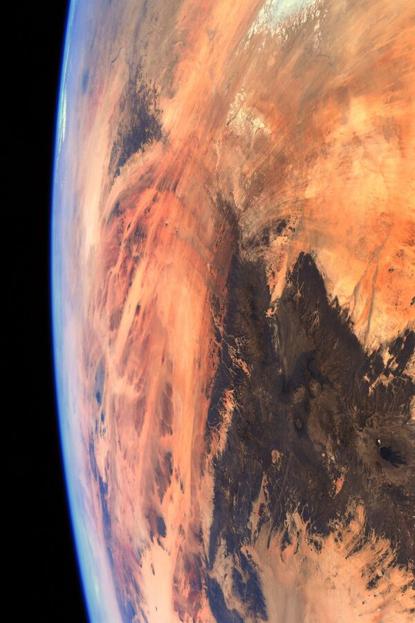 Удивительный снимок планеты Земля очень напоминает Марс по цветовой гамме - Sputnik Грузия