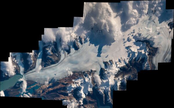Коллаж из фотографий ледника Апсала в Патагонии на южноамериканском континенте - снято астронавтом ЕКА Томасом Песке - Sputnik Грузия
