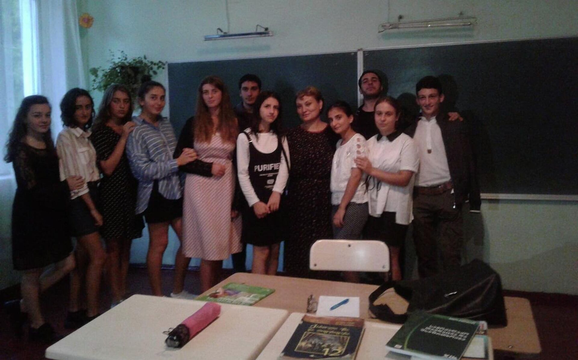 მარინა როყვა მოსწავლეებთან ერთად - Sputnik საქართველო, 1920, 30.12.2021