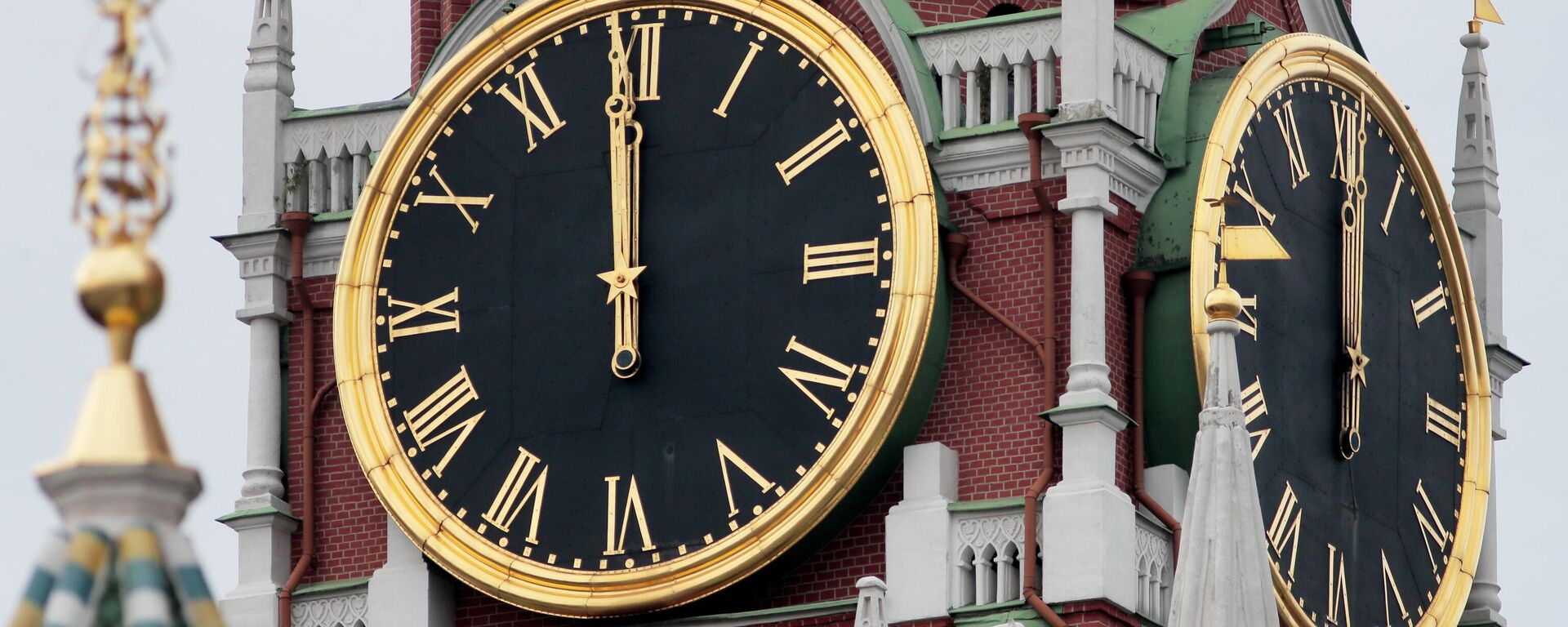 В Москве куранты на Спасской башне московского Кремля временно остановят в связи с плановой заменой колоколов - Sputnik Грузия, 1920, 31.12.2021