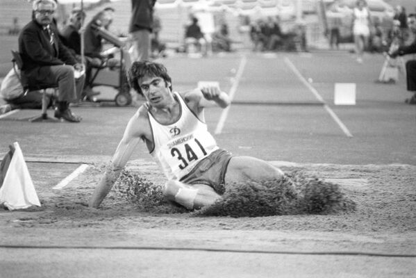 Виктор Санеев во время XIII Международного легкоатлетического турнира на Центральном стадионе в Москве в 1980 году.  - Sputnik Грузия