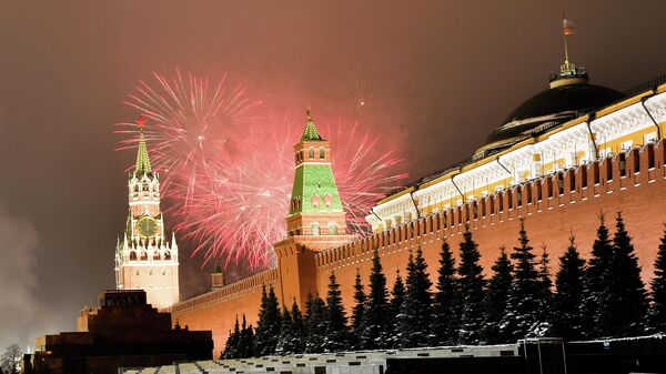 Новогодний салют и встреча Нового 2022 года в Москве - видео - Sputnik Грузия