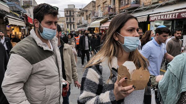 Пандемия коронавируса - люди в масках в Иерусалиме, Израиль - Sputnik Грузия