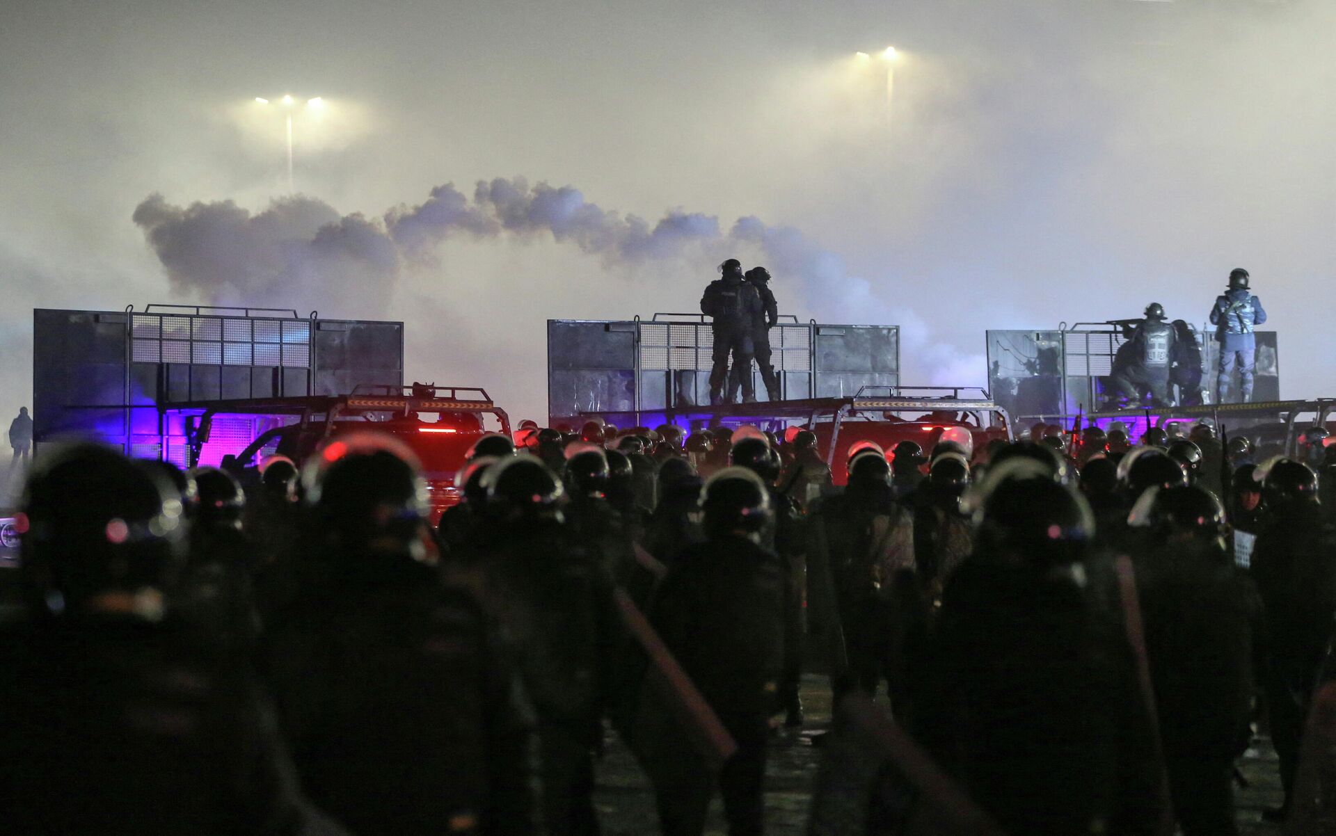 Газовые протесты в Казахстане. Столкновения с полицией в Актау - Sputnik საქართველო, 1920, 05.01.2022
