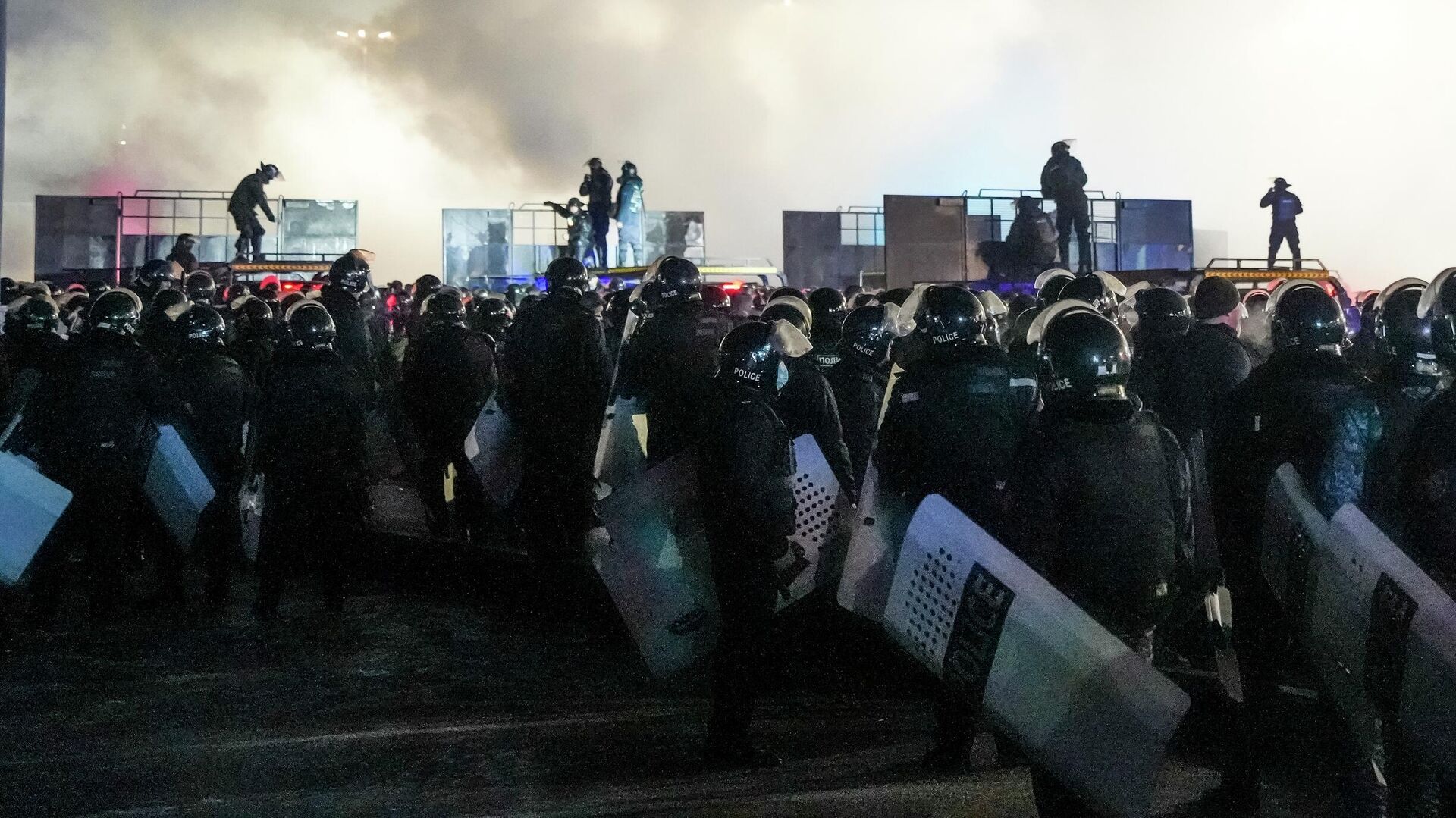 Газовые протесты в Казахстане. Столкновения с полицией в Алма-Ате - Sputnik Грузия, 1920, 05.01.2022