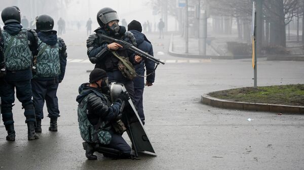 Газовые протесты в Казахстане. Столкновения протестующих с полицией в Алма-Ате - Sputnik Грузия