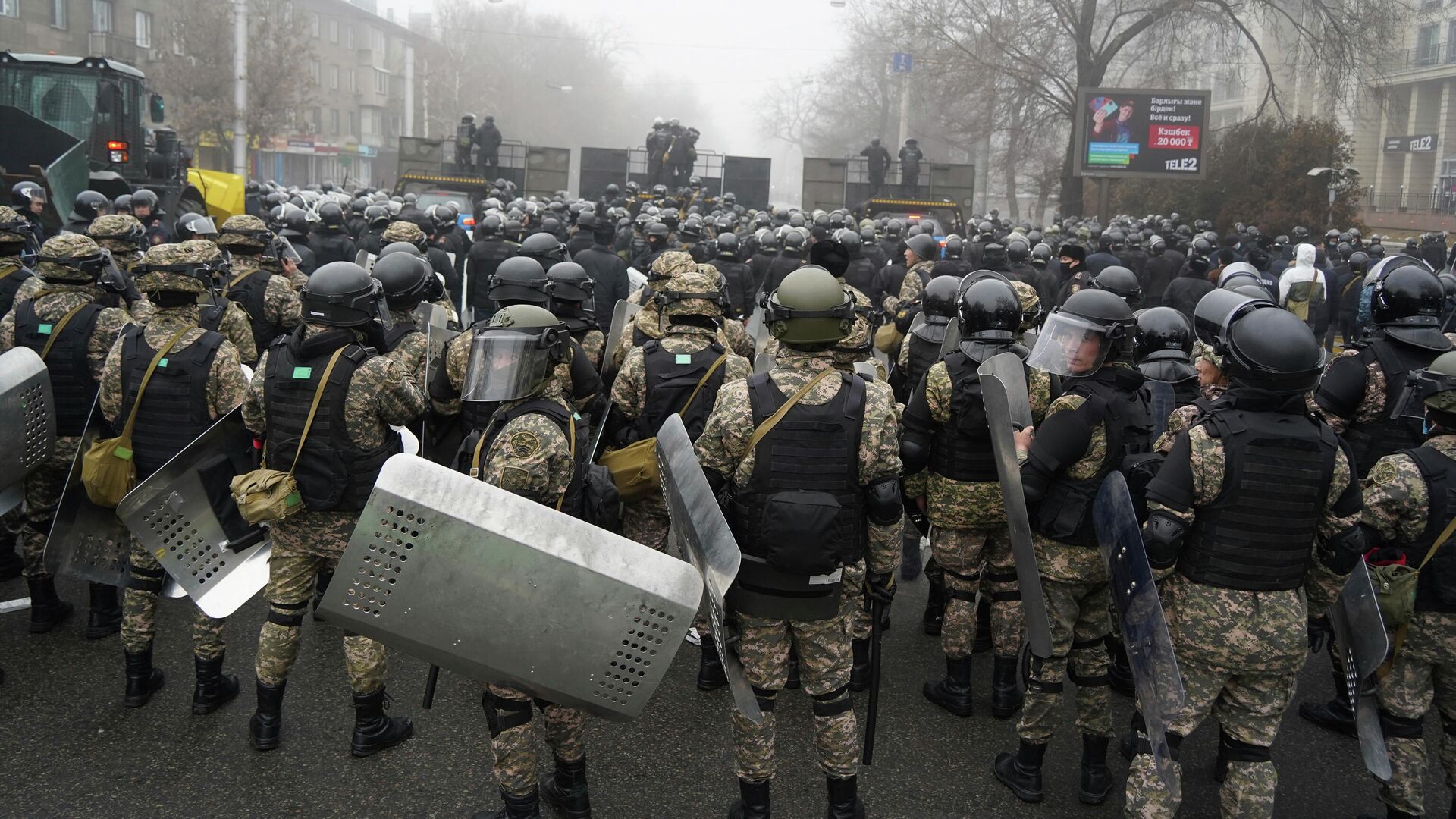 Газовые протесты в Казахстане. Столкновения протестующих с полицией в Алма-Ате - Sputnik Грузия, 1920, 05.01.2022
