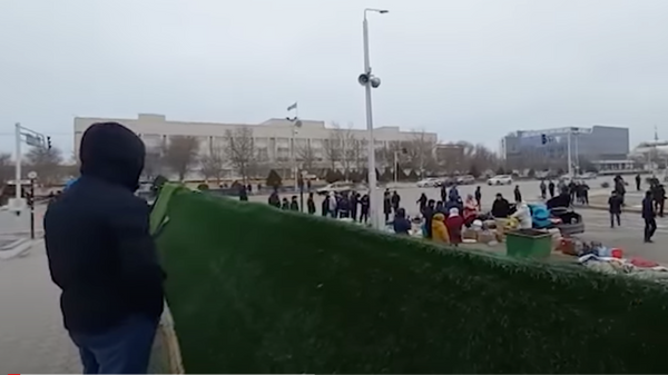 Как Актау приводят в порядок после беспорядков в Казахстане - видео - Sputnik Грузия