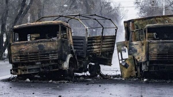 Погромы и беспорядки во время протестов в Казахстане. Сгоревшие машины в Алма-Ате - Sputnik Грузия