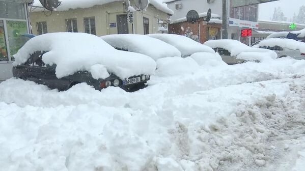 Да и правда, только усилий коммунальных работников, чтобы справится с последствиями такого снегопада, не хватит.  - Sputnik Грузия