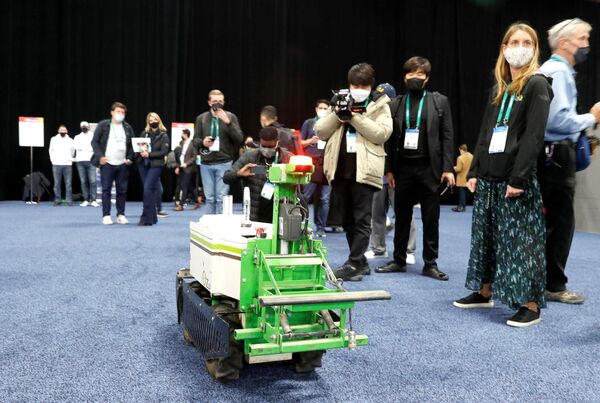 &#x27;Oz,&#x27; полностью автономный робот-фермер от Naio Technologies - Sputnik Грузия