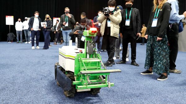 «Оз», полностью автономный фермерский робот, созданный Naio Technologies, на выставке CES 2022 в Лас-Вегасе - Sputnik Грузия