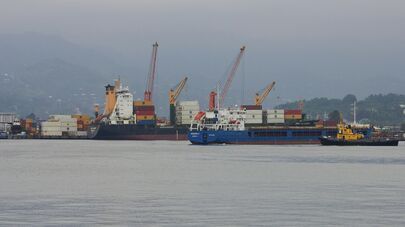 Батумский грузовой морской порт на Черном море