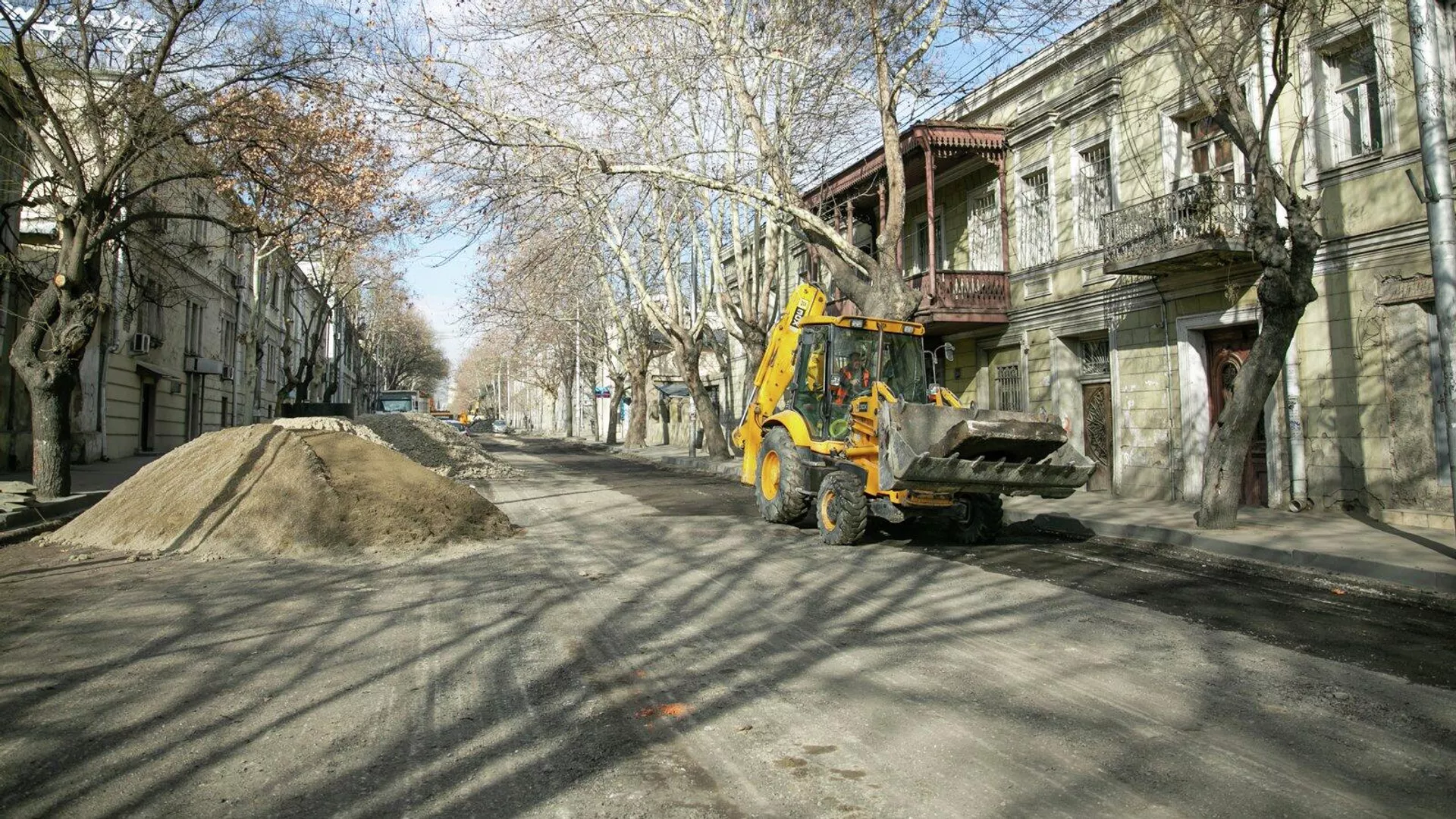 Дорожные работы на проспекте Кетеван Цамебули в столице Грузии