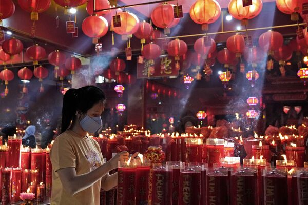 Китайский народ по традиции встречает праздник весны более торжественно, чем новый год по солнечному календарю - Sputnik Грузия