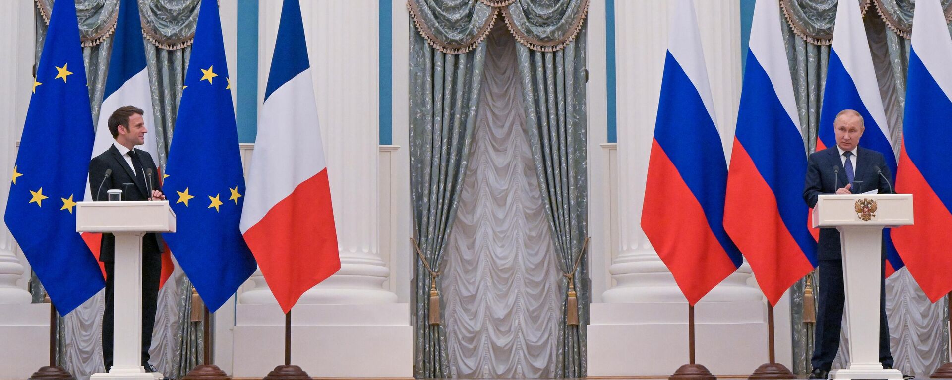 Президент РФ В. Путин провел переговоры с президентом Франции Э. Макроном - Sputnik Грузия, 1920, 08.02.2022