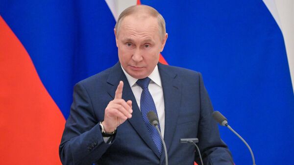 Президент РФ Владимир Путин на пресс-конференции после переговоров с президентом Франции Эммануэлем Макроном в Кремле, 8 февраля 2022 - Sputnik Грузия