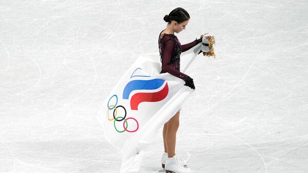 Анна Щербакова (Россия) с золотой наградой после выступления в произвольной программе женского одиночного катания по фигурному катанию на XXIV зимних Олимпийских играх (17 февраля 2022). Пекин - Sputnik Грузия