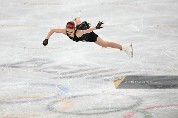 17-летняя Александра Трусова впервые в истории исполнила пять четверных прыжков в одной программе - Sputnik Грузия