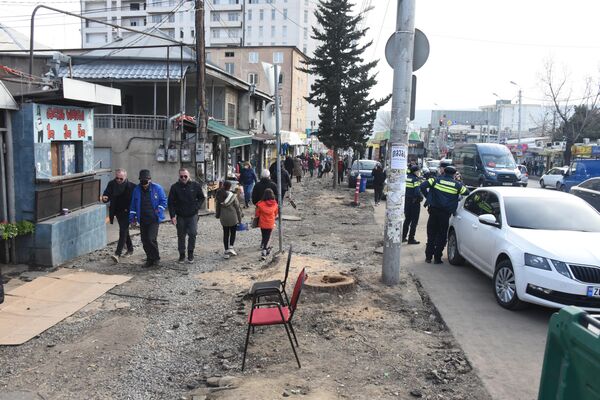 Мэрия Тбилиси постепенно приводит в порядок улицы в разных районах города.  - Sputnik Грузия