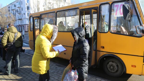 Как проходит эвакуация мирных жителей в Донбассе? - видео - Sputnik Грузия