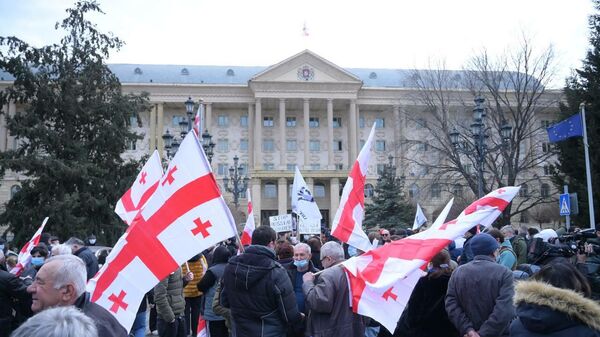 Акция протеста сторонников Саакашвили у здания тбилисского суда 21 февраля 2022 - Sputnik Грузия
