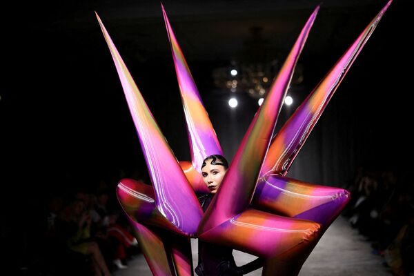 Цифровая платформа London Fashion Week была доступна для всех профессионалов отрасли и мировых поклонников моды - Sputnik Грузия
