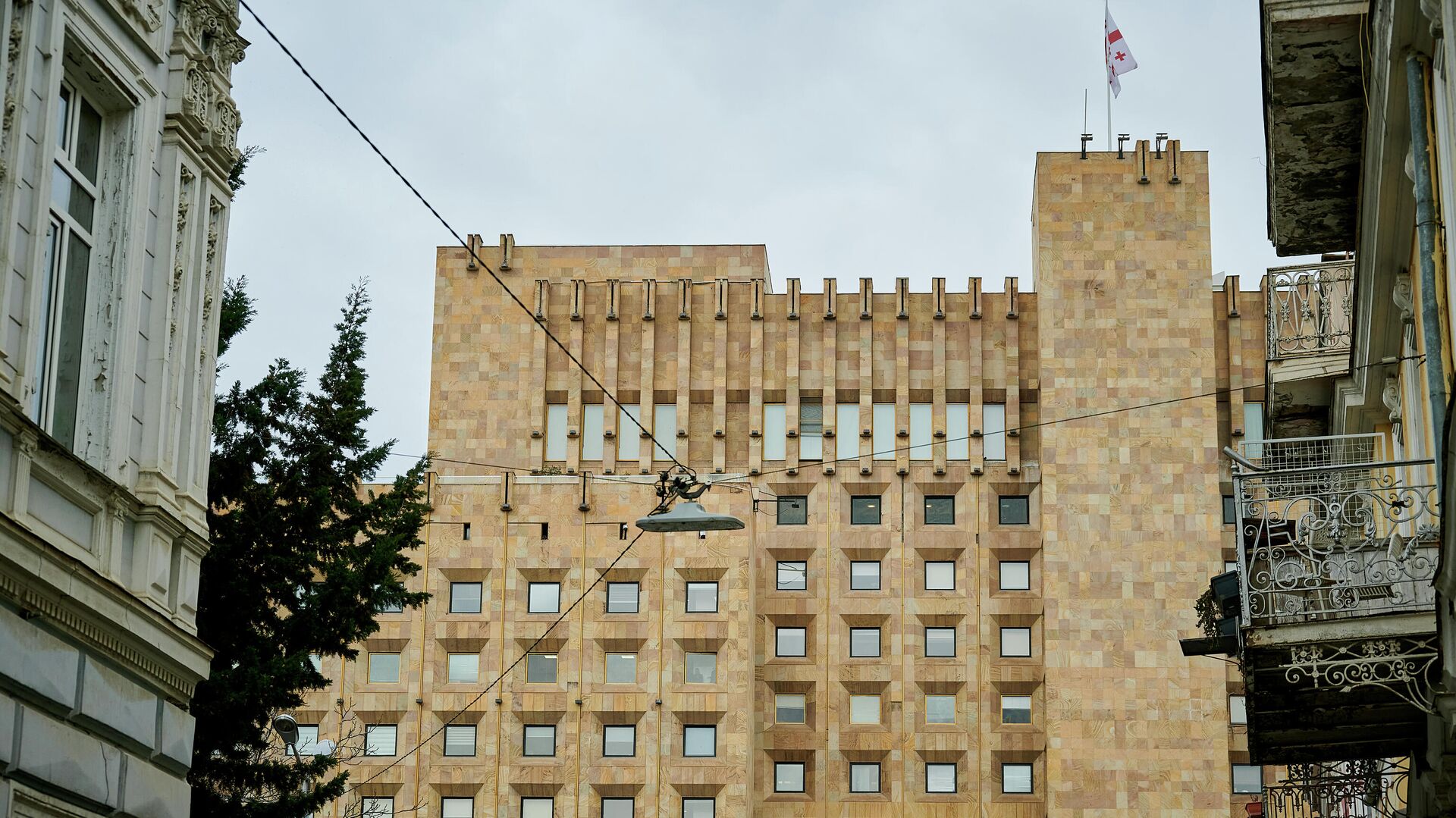 Здание администрации правительства Грузии - Sputnik Грузия, 1920, 02.08.2022