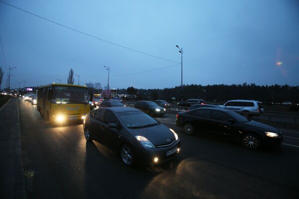 Машины с жителями Киева потянулись к выезду из города, в западном и южном направлениях.   - Sputnik Грузия