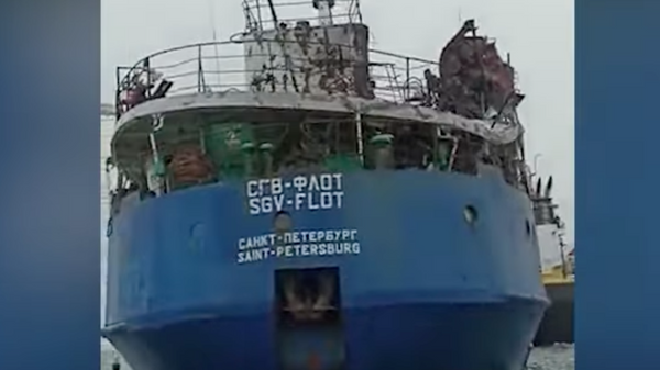 Российское судно SGV-FLOT попало под обстрел украинских военных - видео - Sputnik Грузия